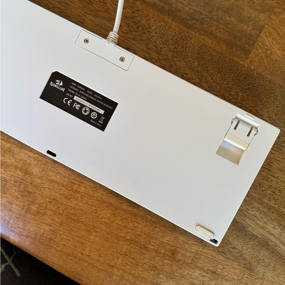 Redragon White Mechanical Keyboard - Picture 5 of 6